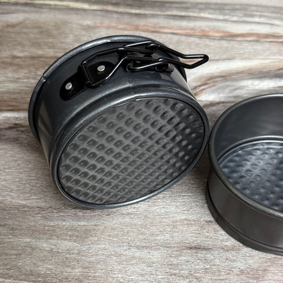 Mini Spring Form Pans (2) - Picture 4 of 4